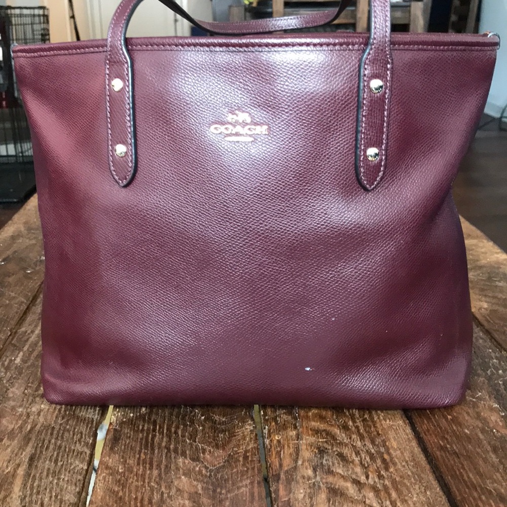 Beautiful purple Coach shoulder bag!